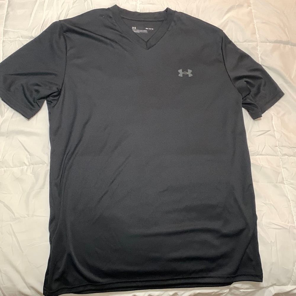 Black under armor performance shirt